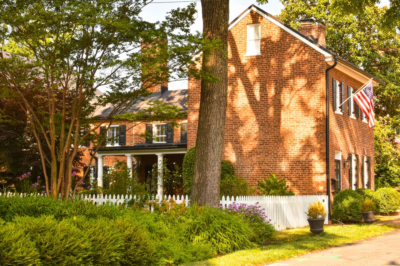 Historic Homes & Gardens of Old Town Leesburg Wine and Country Life
