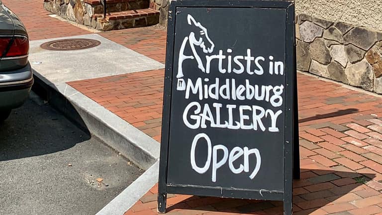 Artists in Middleburg sign