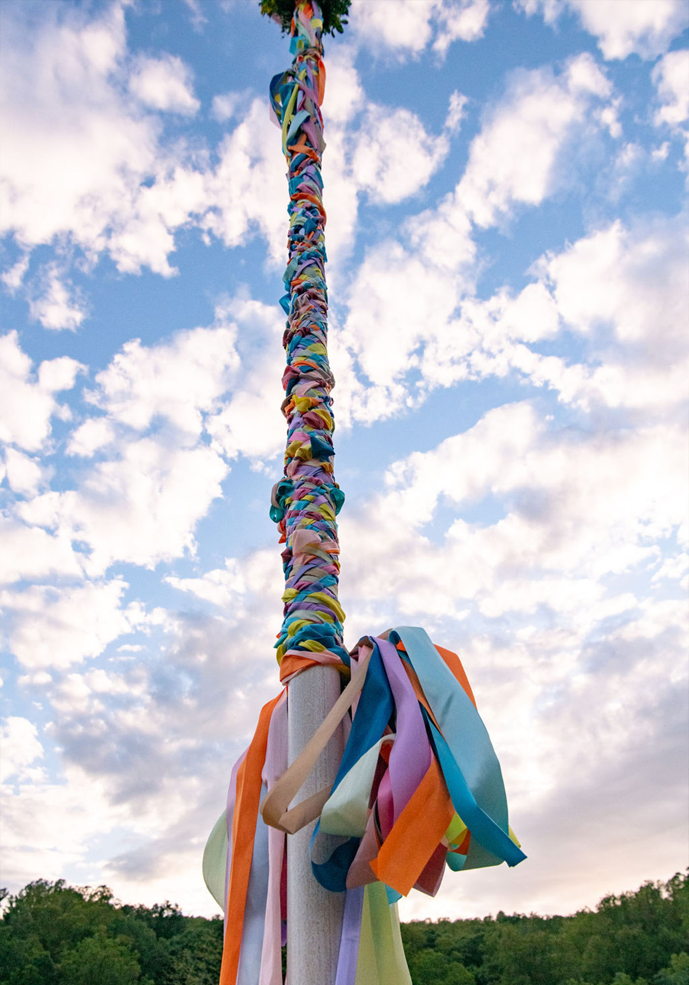 Wrapped maypole at Southwest Mountains Vineyards solstice wine dinner
